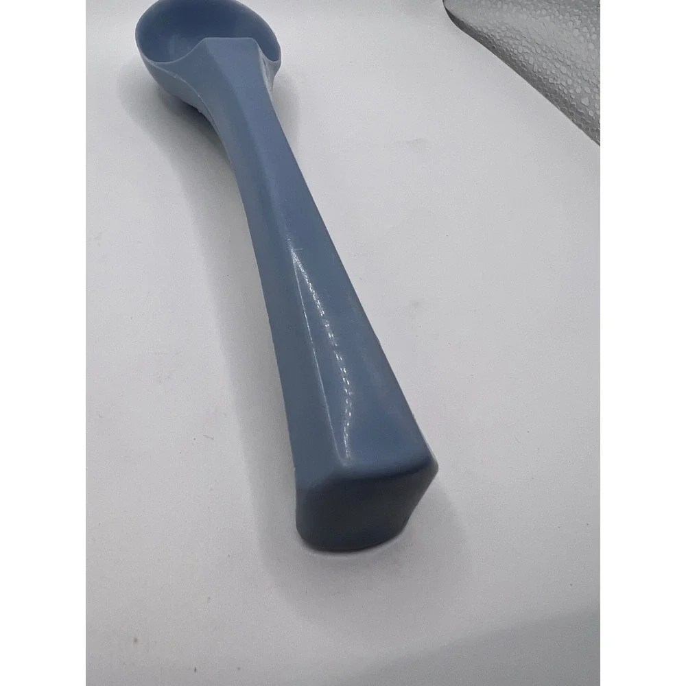 Vintage Rubbermaid Light Blue Ice Cream Scoop #1910 Kitchen Tools MCM Plastic